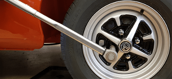 Torque Wrench Tightening Wheel